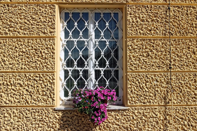 grille sur fenêtre